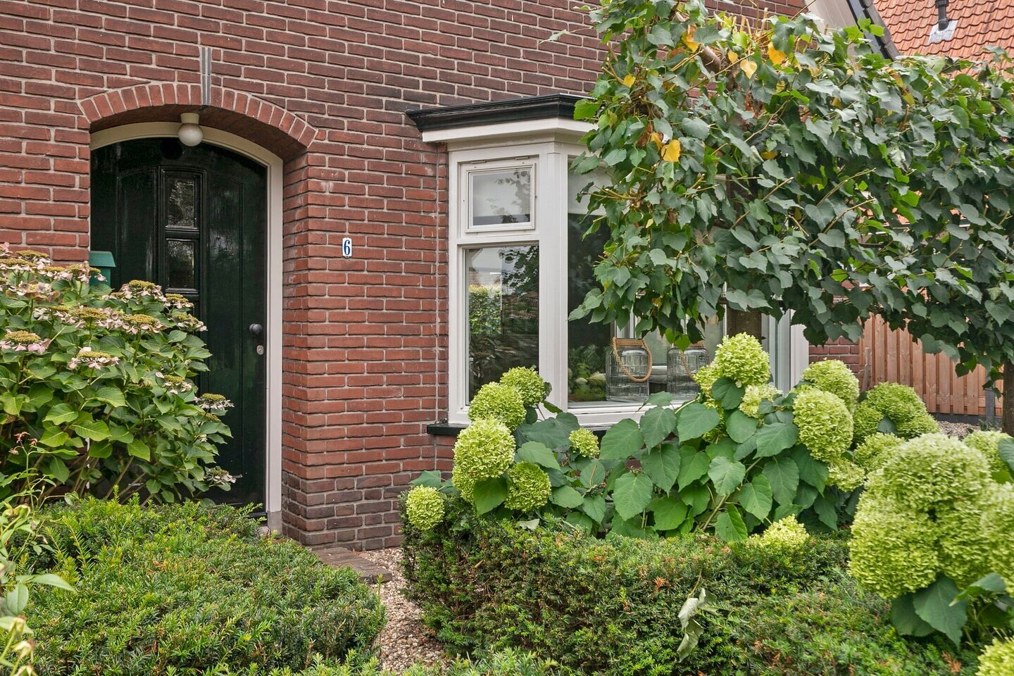 Twee-onder-één-kap te koop: Veldweg 6, Eerbeek