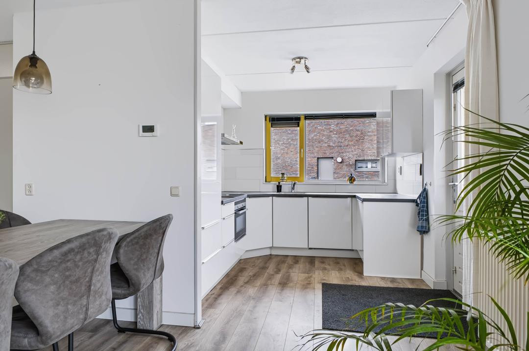 Tussenwoning te koop: Wethouder Sandersstraat 4, Eerbeek