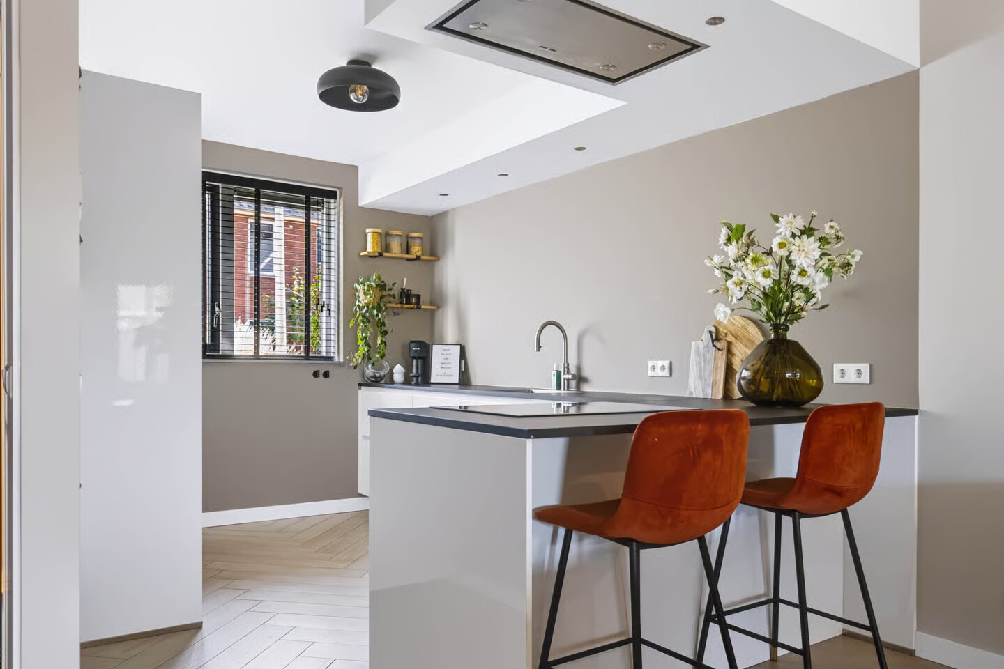 Hoekwoning te koop: Wheemekamp 7, Hall