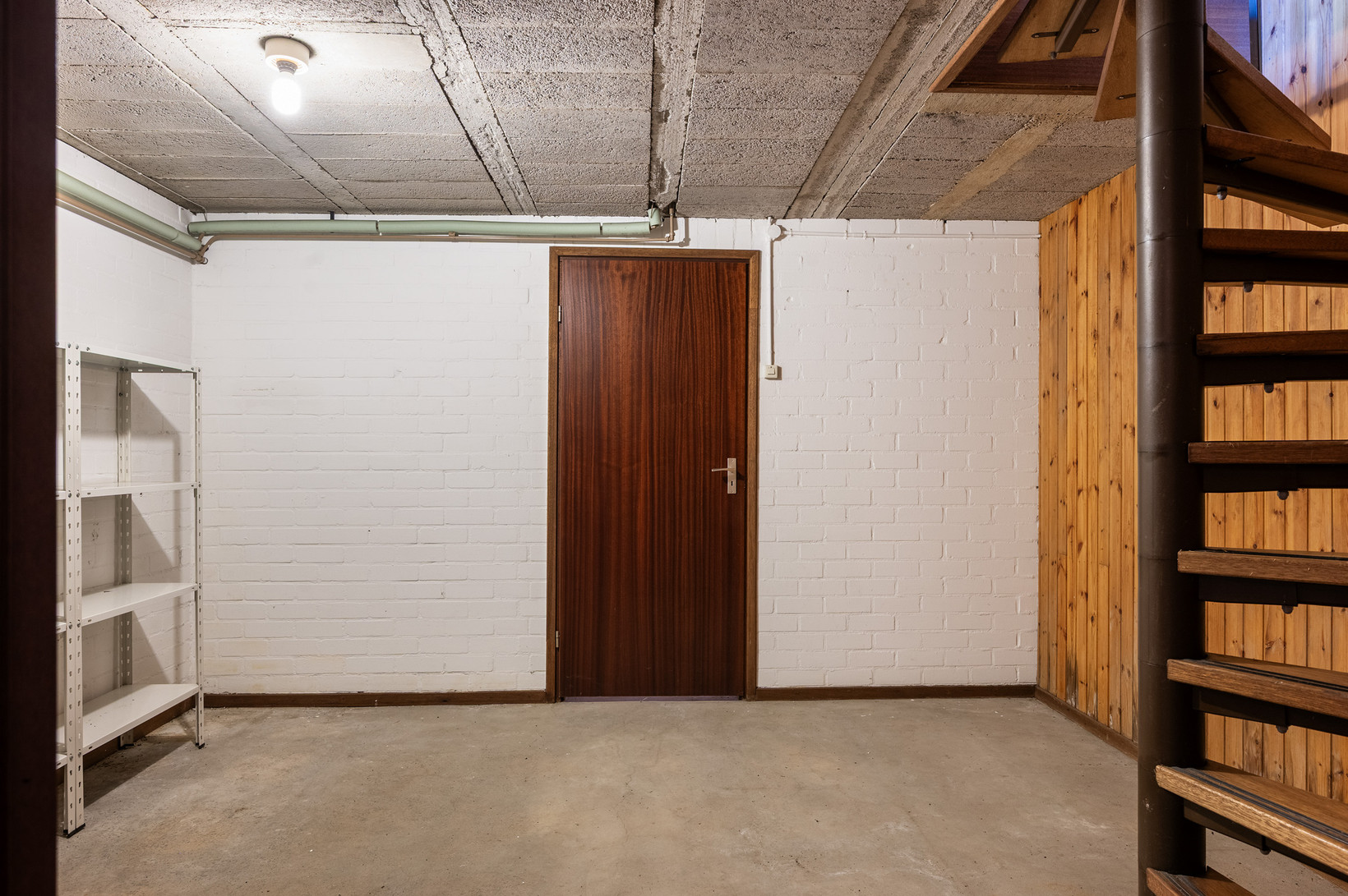 Vrijstaande woning te koop: Knoevenoordstraat 83, Hall