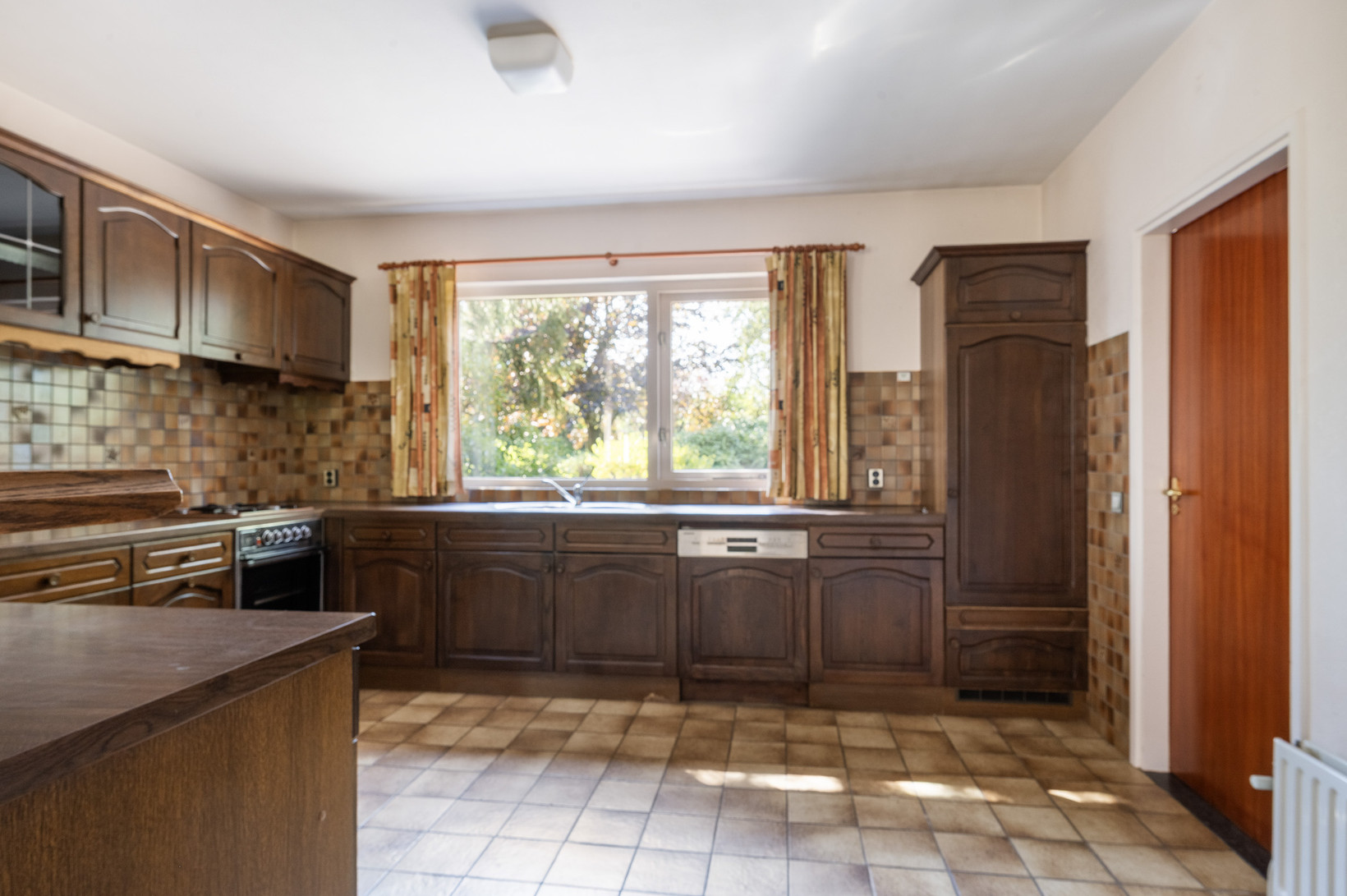 Vrijstaande woning te koop: Knoevenoordstraat 83, Hall