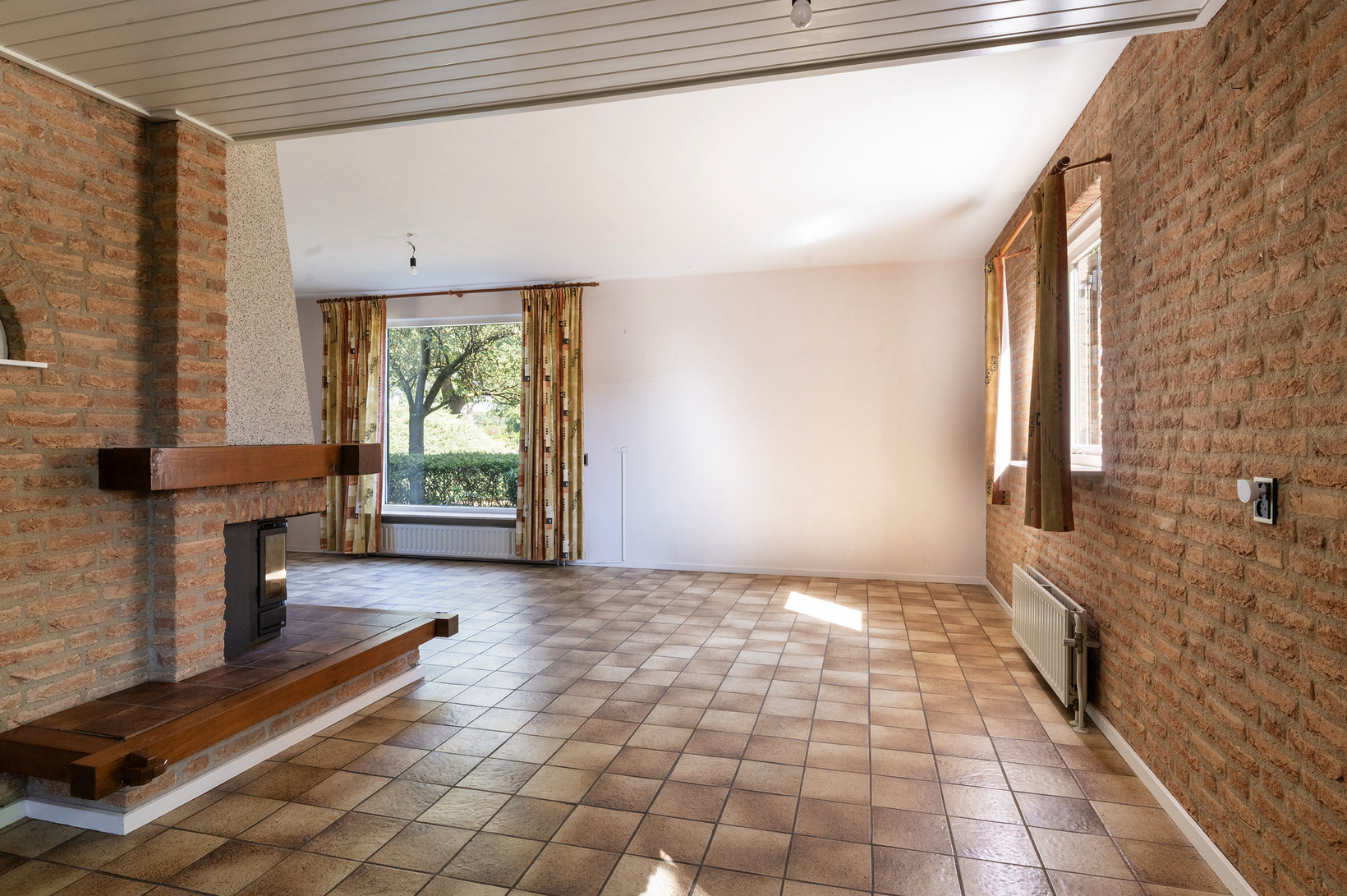 Vrijstaande woning te koop: Knoevenoordstraat 83, Hall