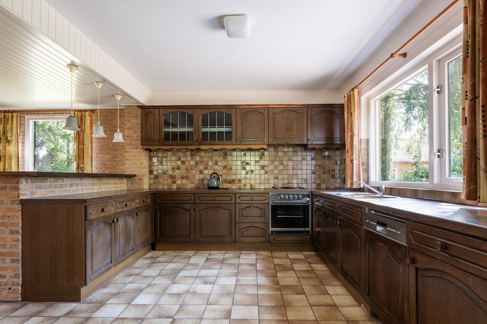 Vrijstaande woning te koop: Knoevenoordstraat 83, Hall