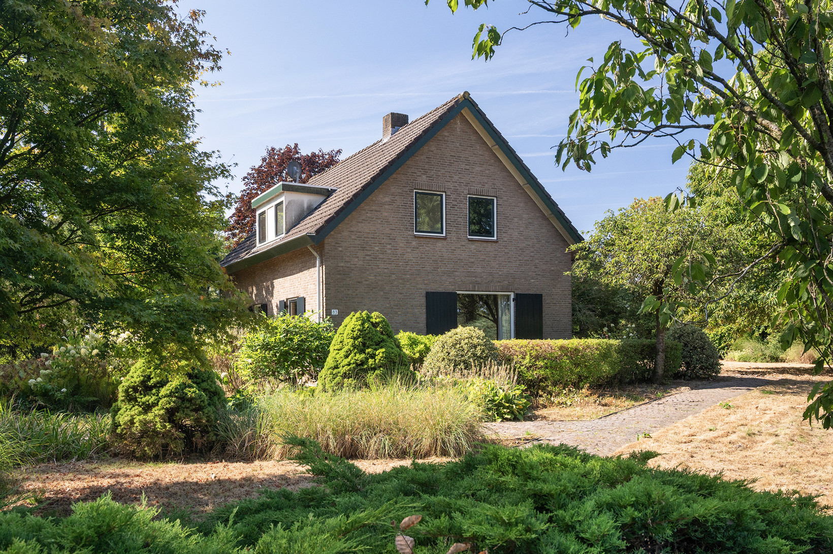 Vrijstaande woning te koop: Knoevenoordstraat 83, Hall