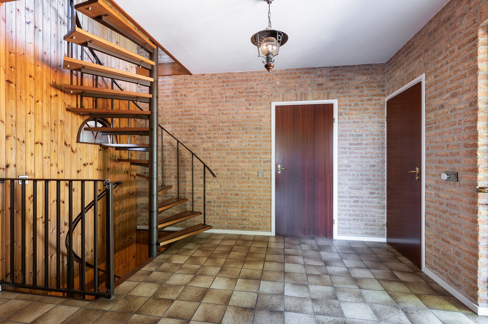 Vrijstaande woning te koop: Knoevenoordstraat 83, Hall