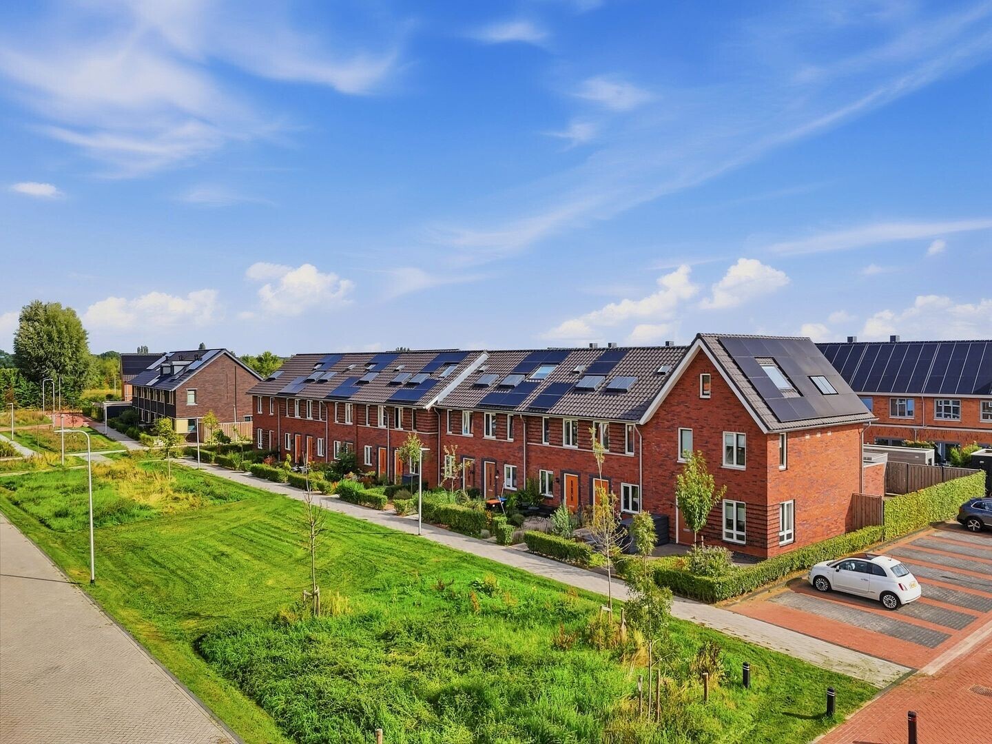 Tussenwoning te koop: Zwanenbloem 10, Brummen