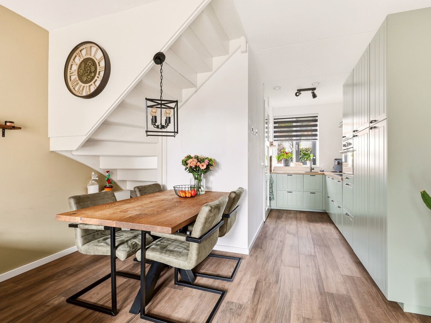 Tussenwoning te koop: Zwanenbloem 10, Brummen