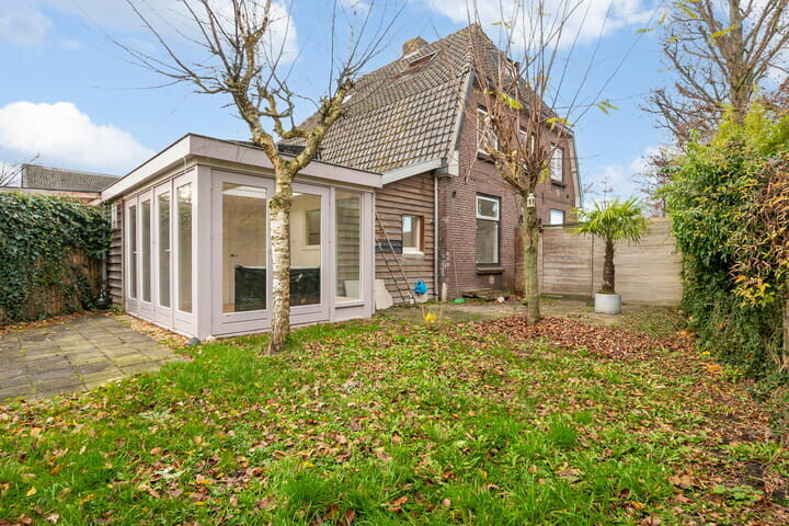 Twee-onder-één-kap te koop: Arnhemsestraat 107, Leuvenheim