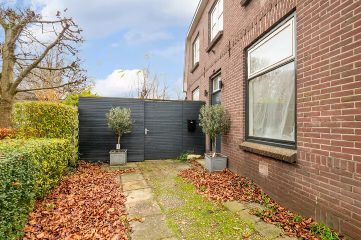 Twee-onder-één-kap te koop: Arnhemsestraat 107, Leuvenheim