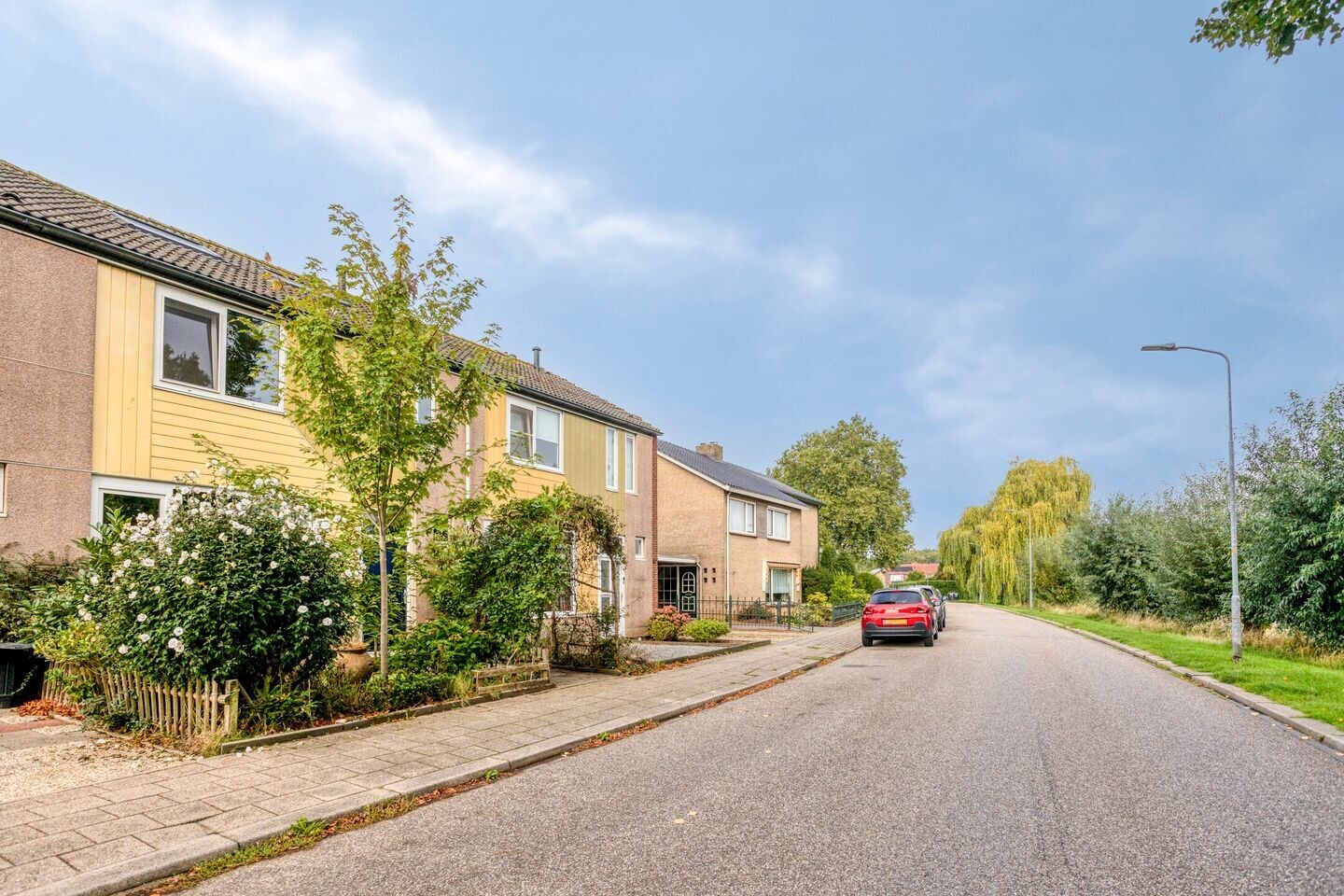 Tussenwoning te koop: Magnolialaan 42, Doesburg