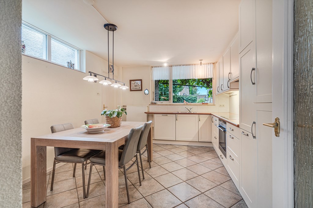 Twee-onder-één-kap te koop: Kerkstraat 33, Giesbeek