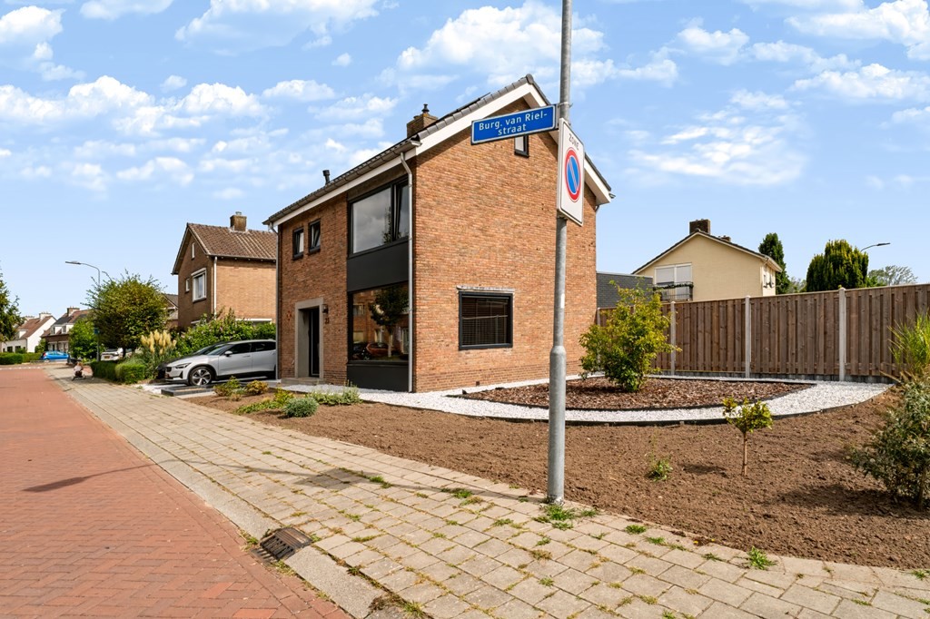 Vrijstaande woning te koop: Burg van Rielstraat 23, Giesbeek