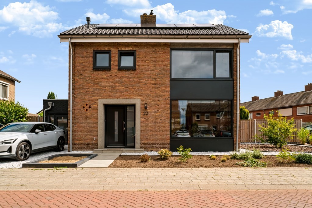 Vrijstaande woning te koop: Burg van Rielstraat 23, Giesbeek