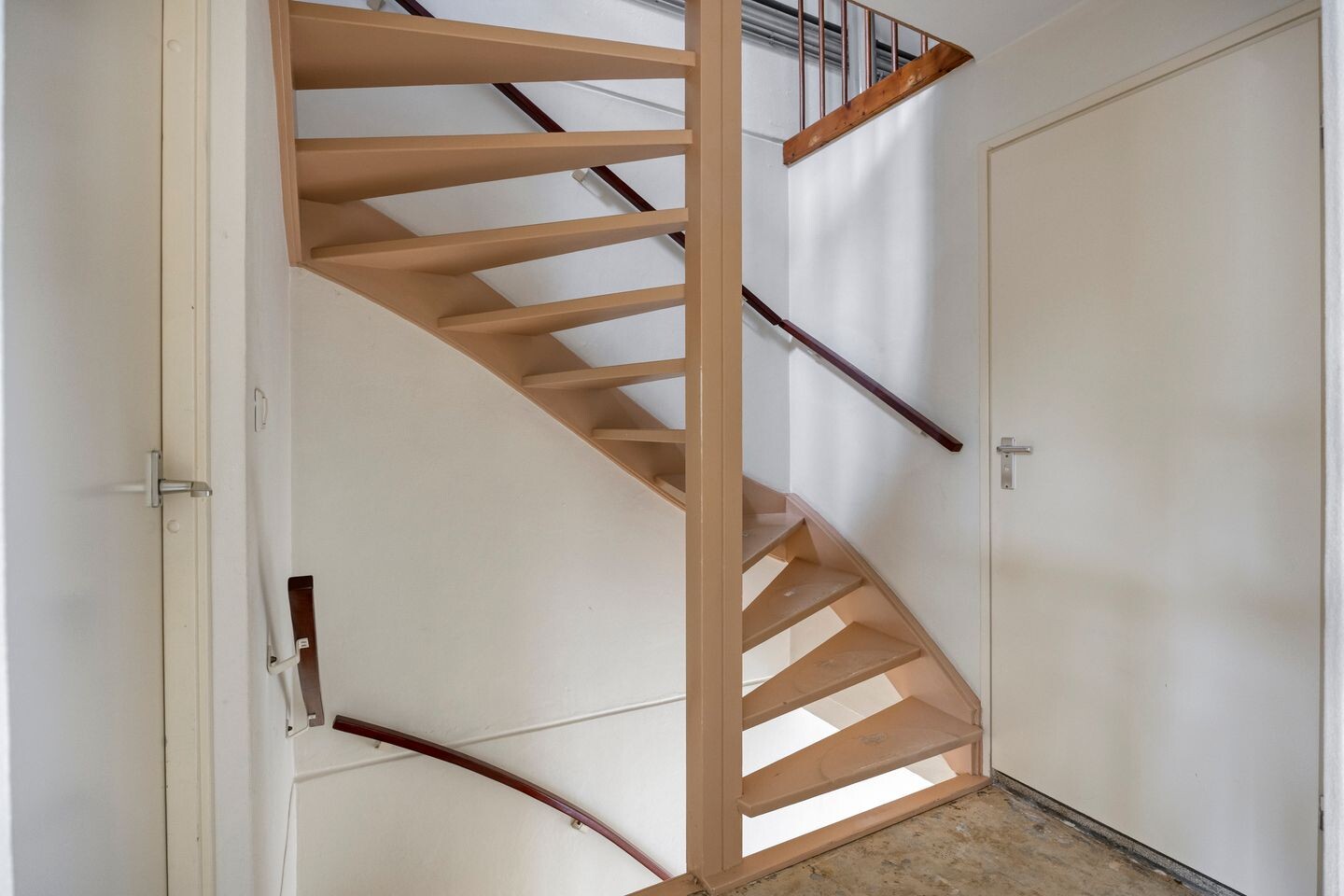 Tussenwoning te koop: van Leeuwenhoeklaan 15, Doetinchem