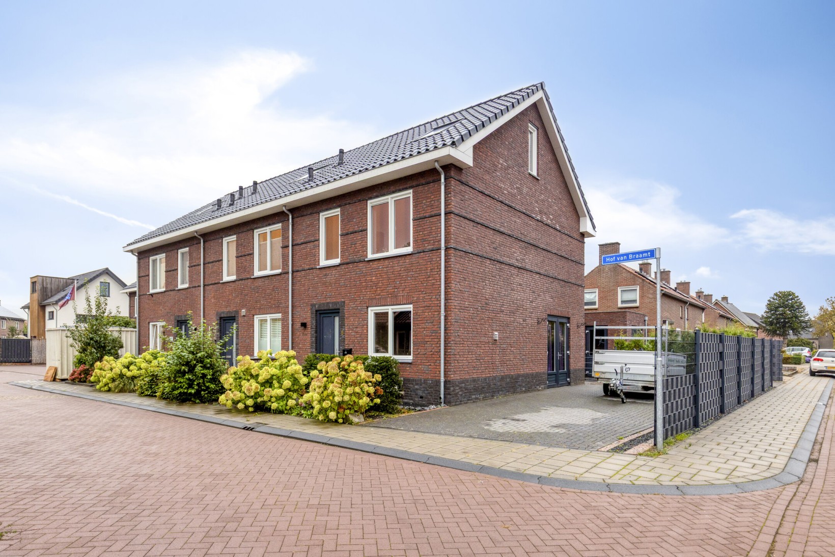 Twee-onder-één-kap te koop: Hof van Braamt 9, Braamt