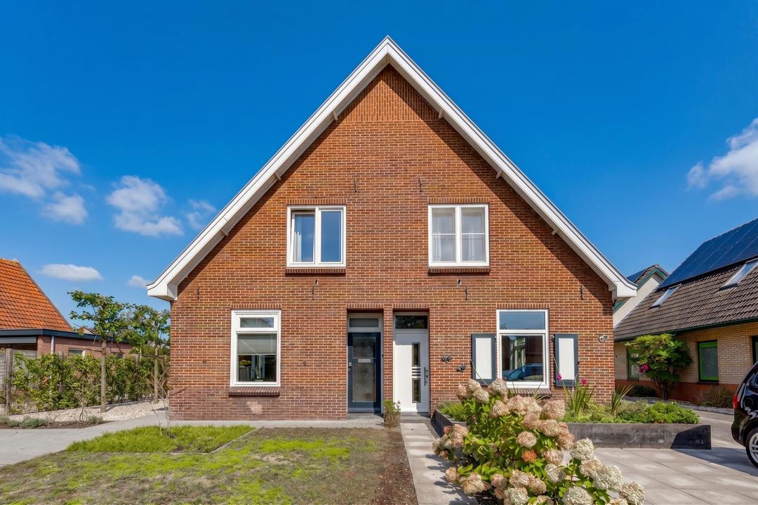 Twee-onder-één-kap te koop: Oranjestraat 64, Varsseveld