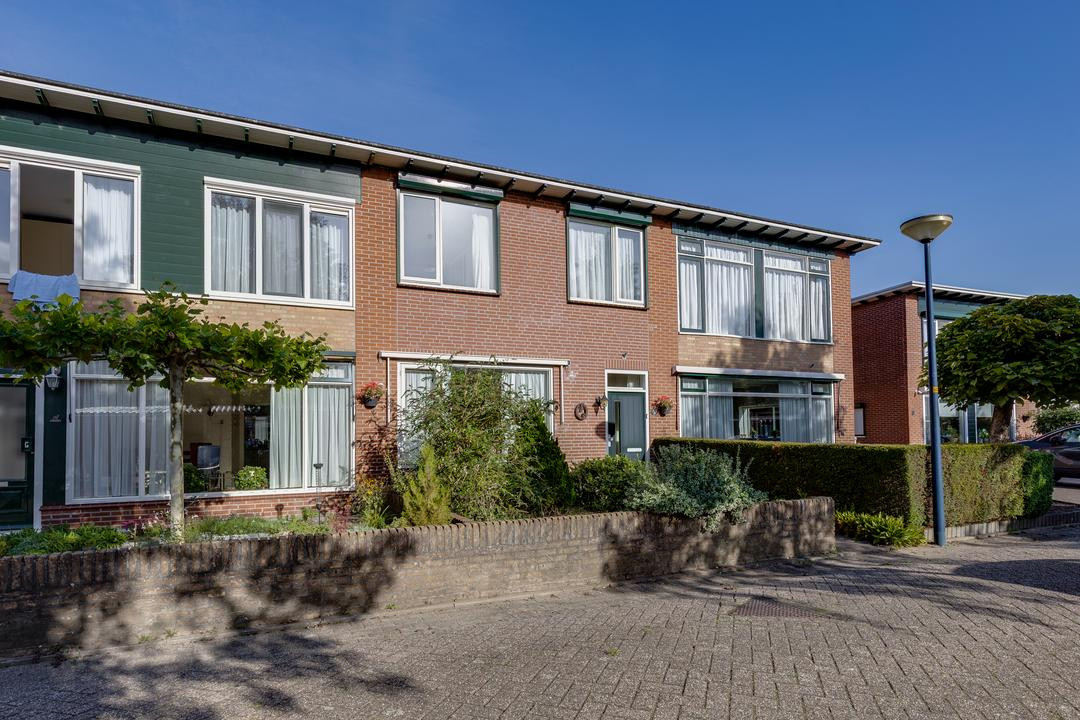 Tussenwoning te koop: Dominee Bulensstraat 12, Varsseveld