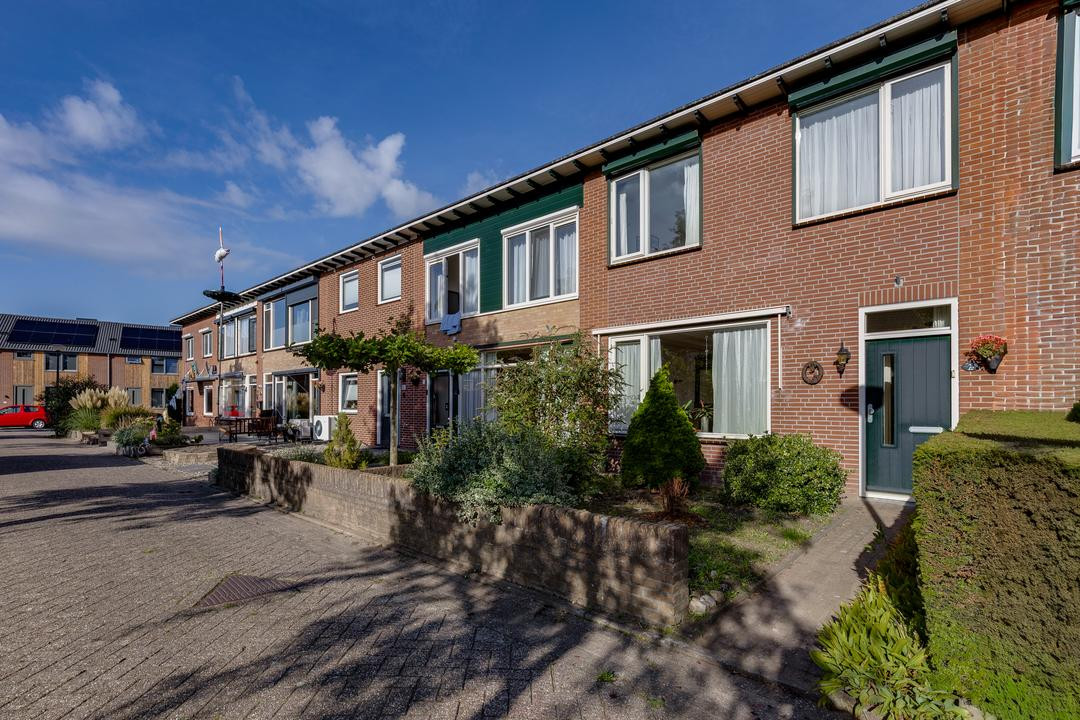 Tussenwoning te koop: Dominee Bulensstraat 12, Varsseveld