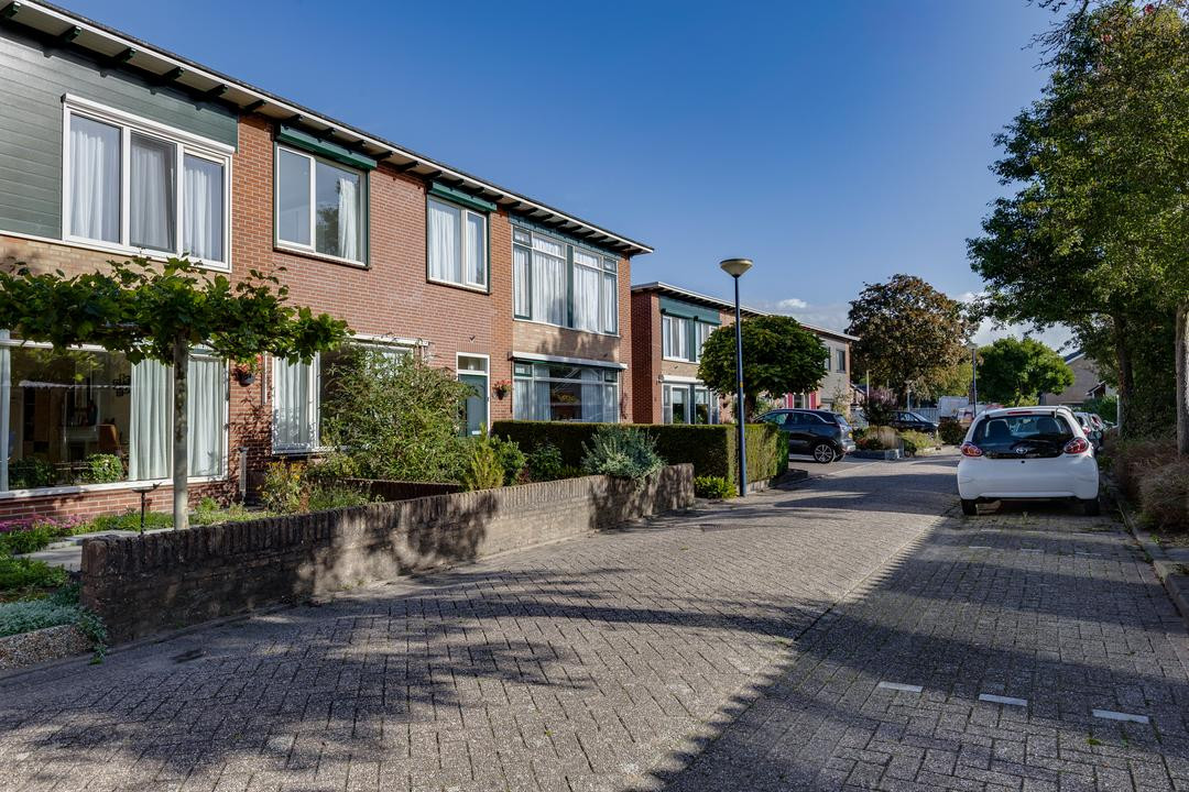 Tussenwoning te koop: Dominee Bulensstraat 12, Varsseveld