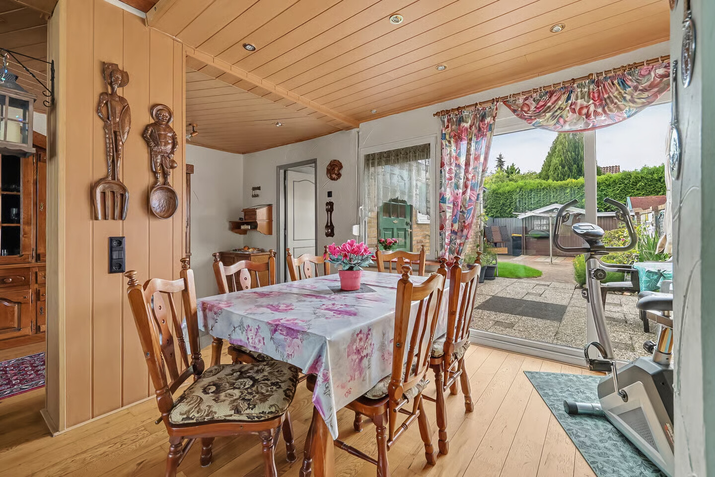 Tussenwoning te koop: Pijnboomstraat 22, Winterswijk