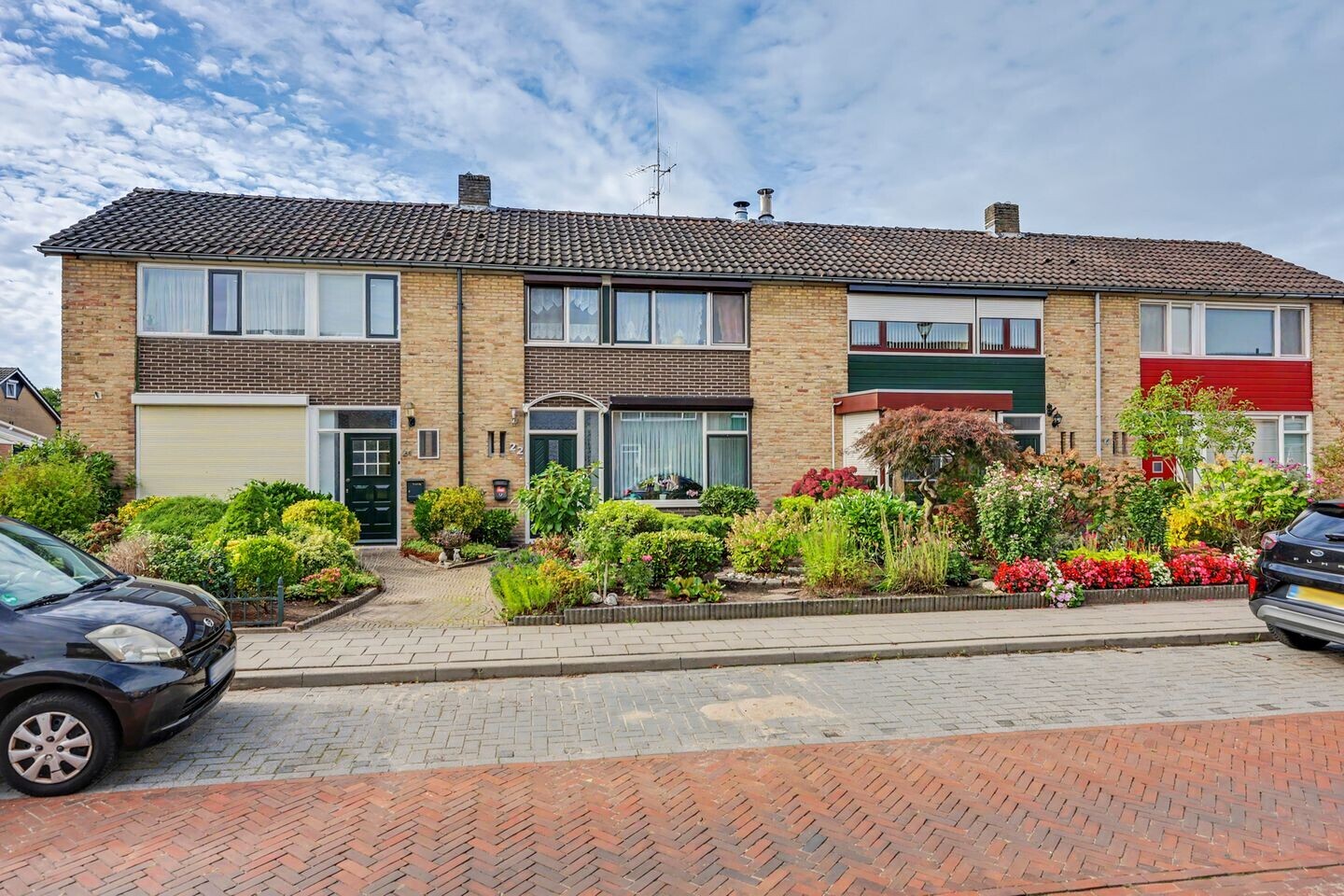 Tussenwoning te koop: Pijnboomstraat 22, Winterswijk