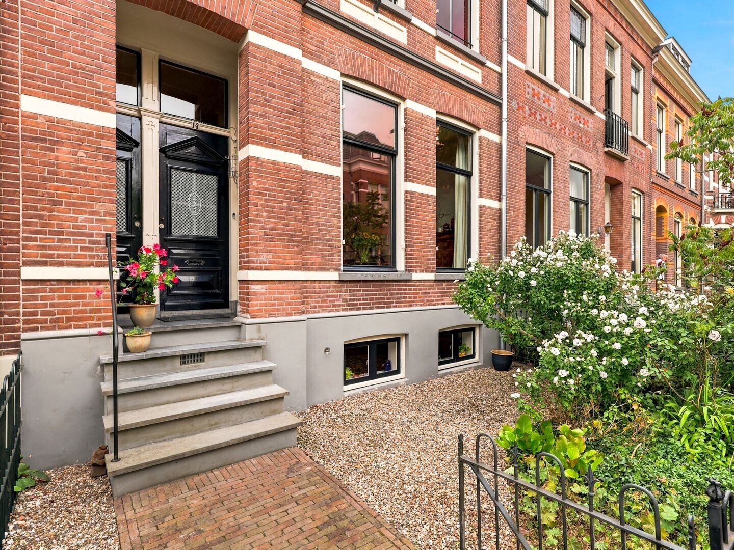 Tussenwoning te koop: Rozenhoflaan 14, Zutphen