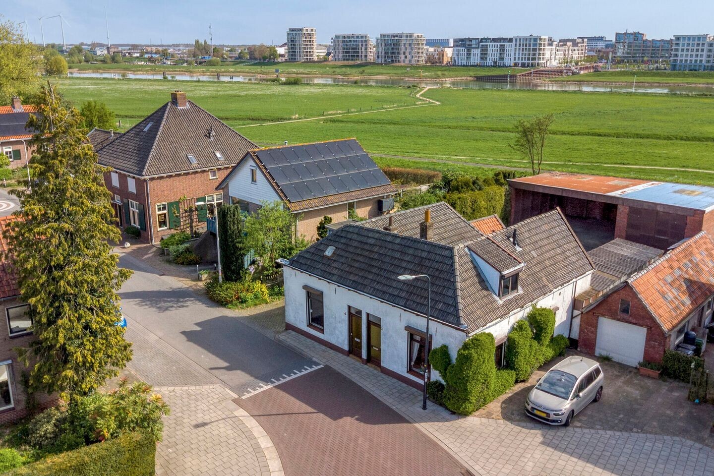 Twee-onder-één-kap te koop: Vliegendijk 2, Zutphen