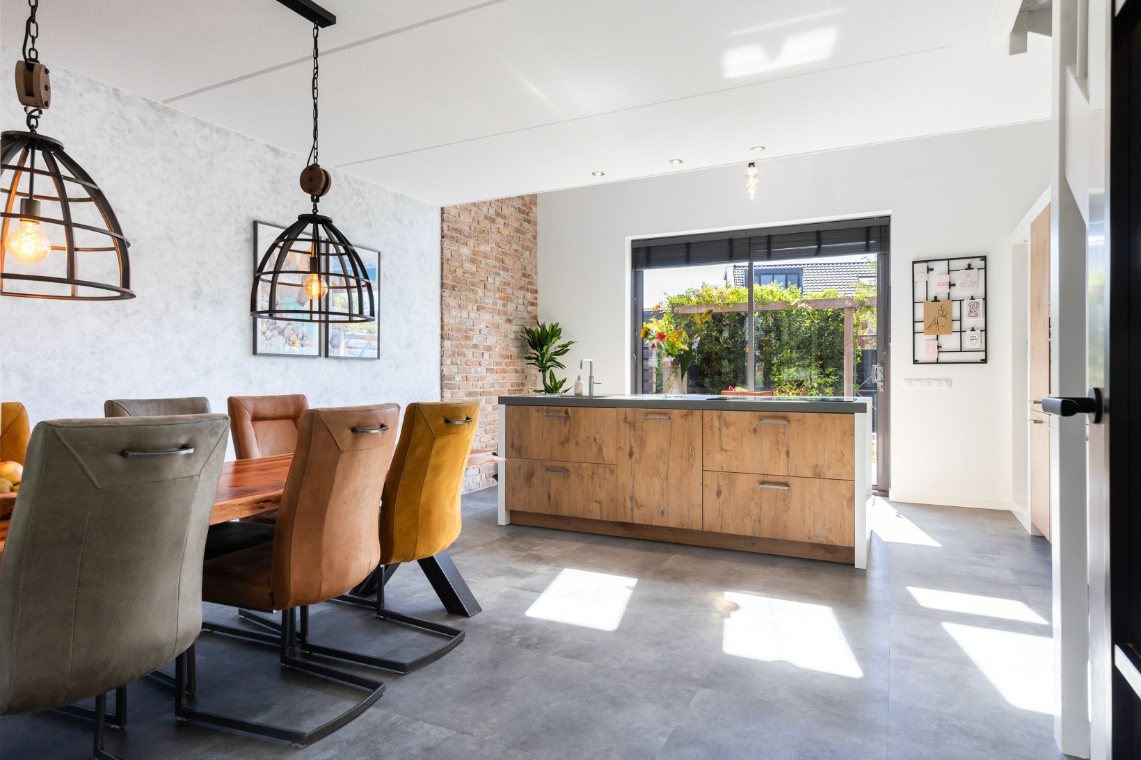Tussenwoning te koop: Stadskade 194, Apeldoorn