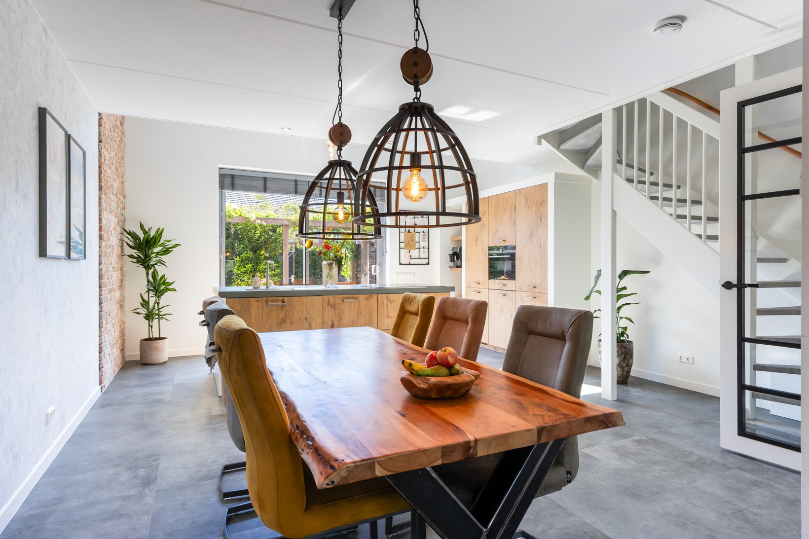 Tussenwoning te koop: Stadskade 194, Apeldoorn