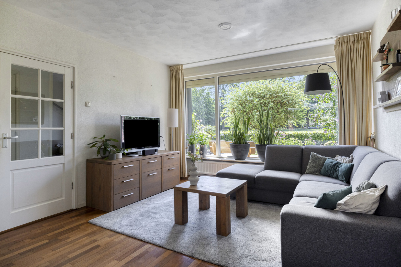 Tussenwoning te koop: Lorentzstraat 13, Apeldoorn