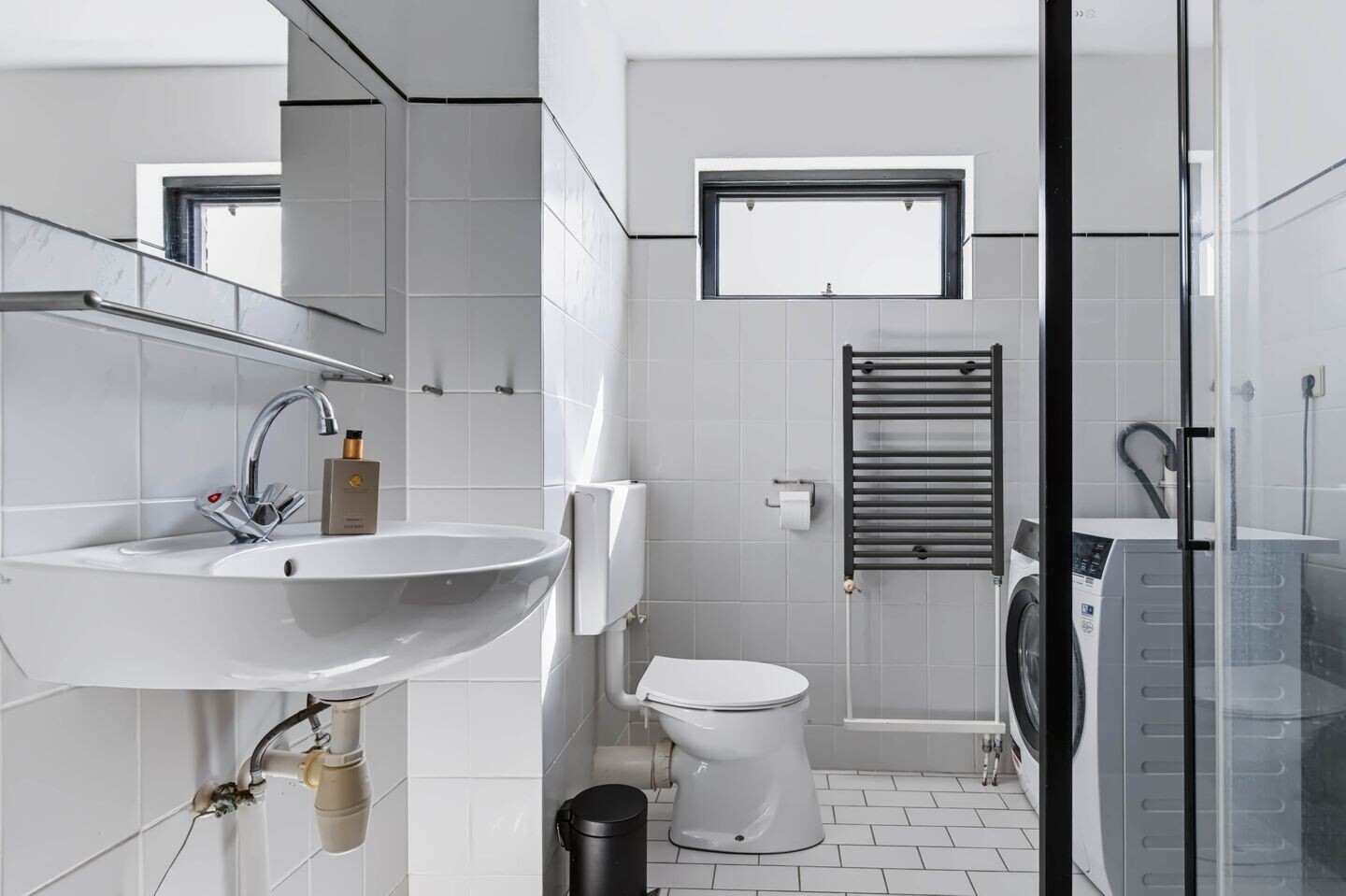 Tussenwoning te koop: Veenhuizerweg 42B, Apeldoorn