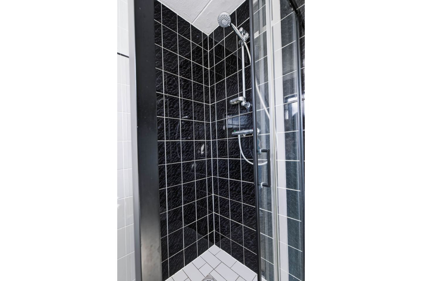 Tussenwoning te koop: Veenhuizerweg 42B, Apeldoorn