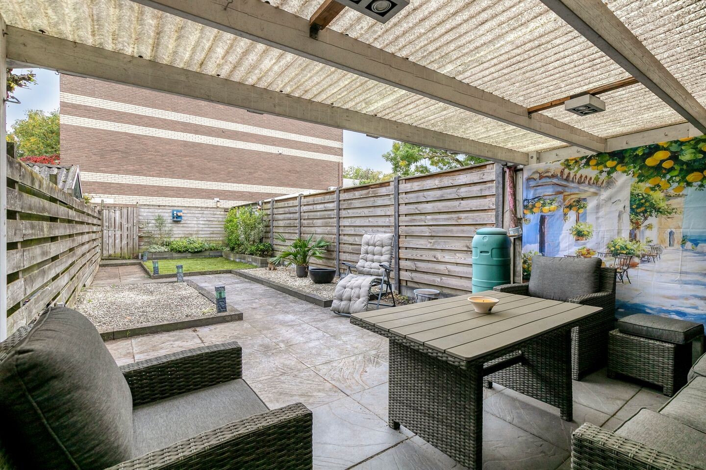 Tussenwoning te koop: Kamillestraat 19, Apeldoorn