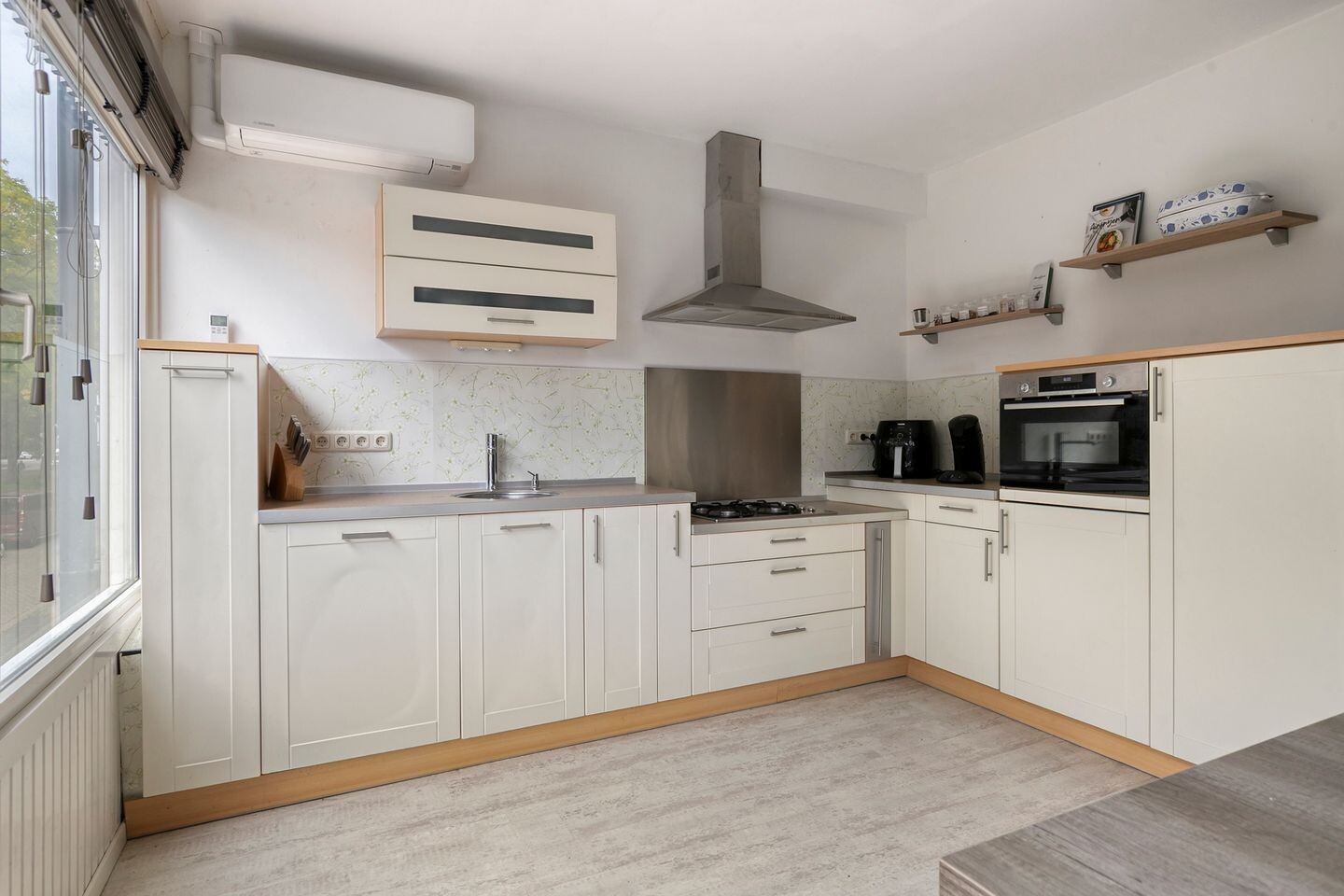Tussenwoning te koop: Kamillestraat 19, Apeldoorn