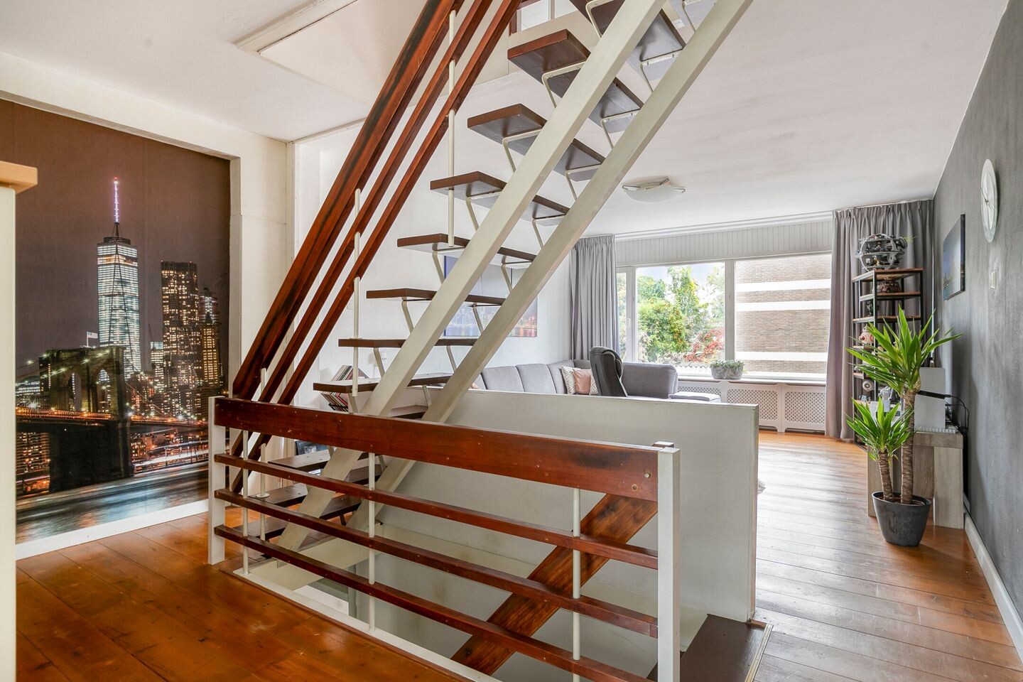 Tussenwoning te koop: Kamillestraat 19, Apeldoorn