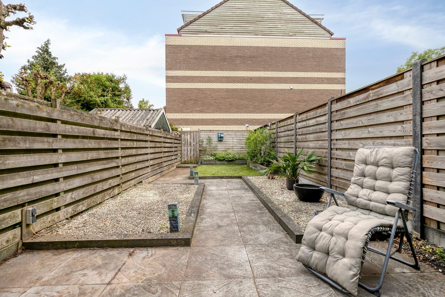 Tussenwoning te koop: Kamillestraat 19, Apeldoorn