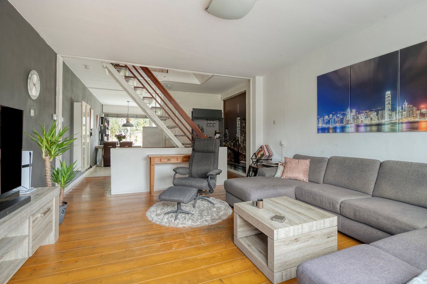 Tussenwoning te koop: Kamillestraat 19, Apeldoorn