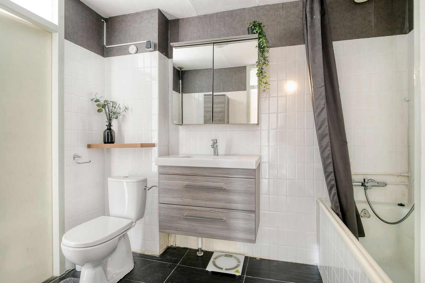 Tussenwoning te koop: Kamillestraat 19, Apeldoorn