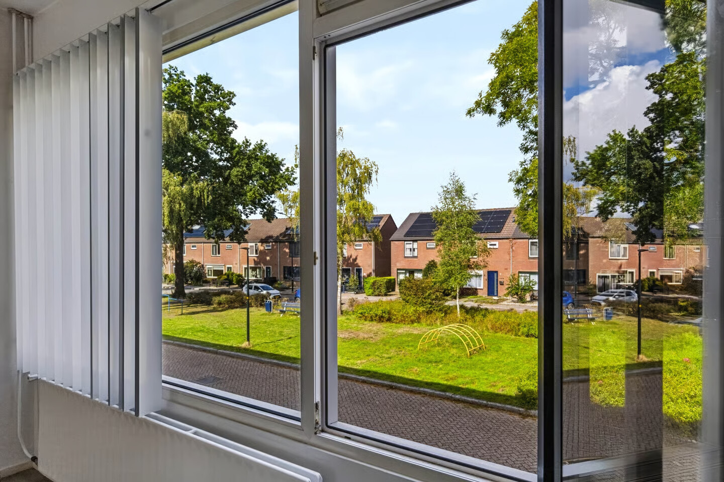 Tussenwoning te koop: Kamillestraat 7, Apeldoorn