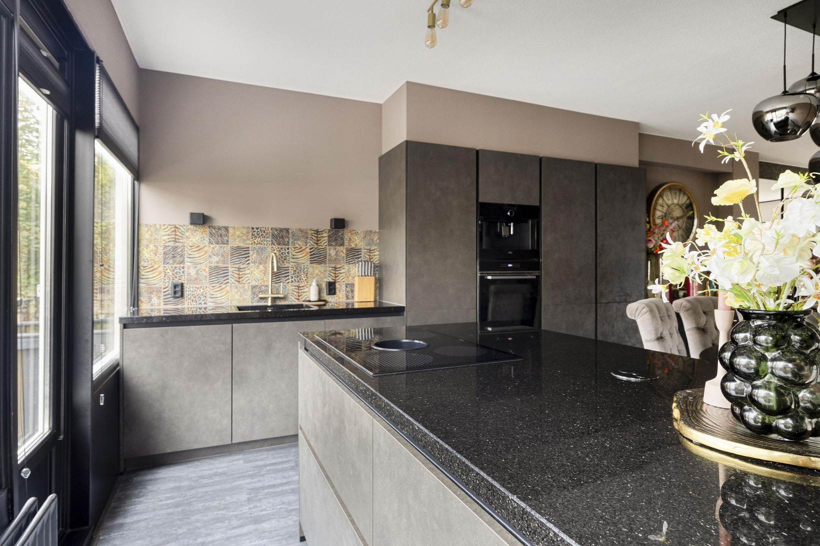 Tussenwoning te koop: Laurierstraat 7, Apeldoorn