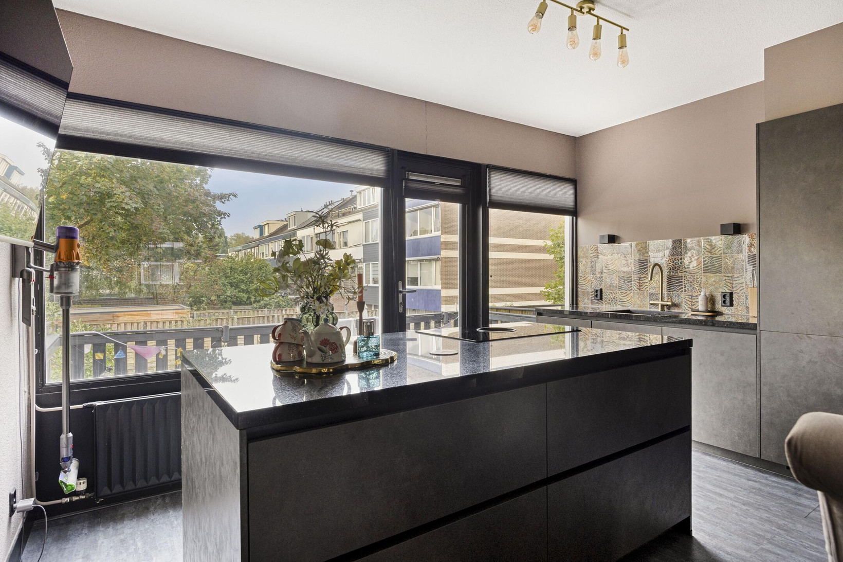 Tussenwoning te koop: Laurierstraat 7, Apeldoorn