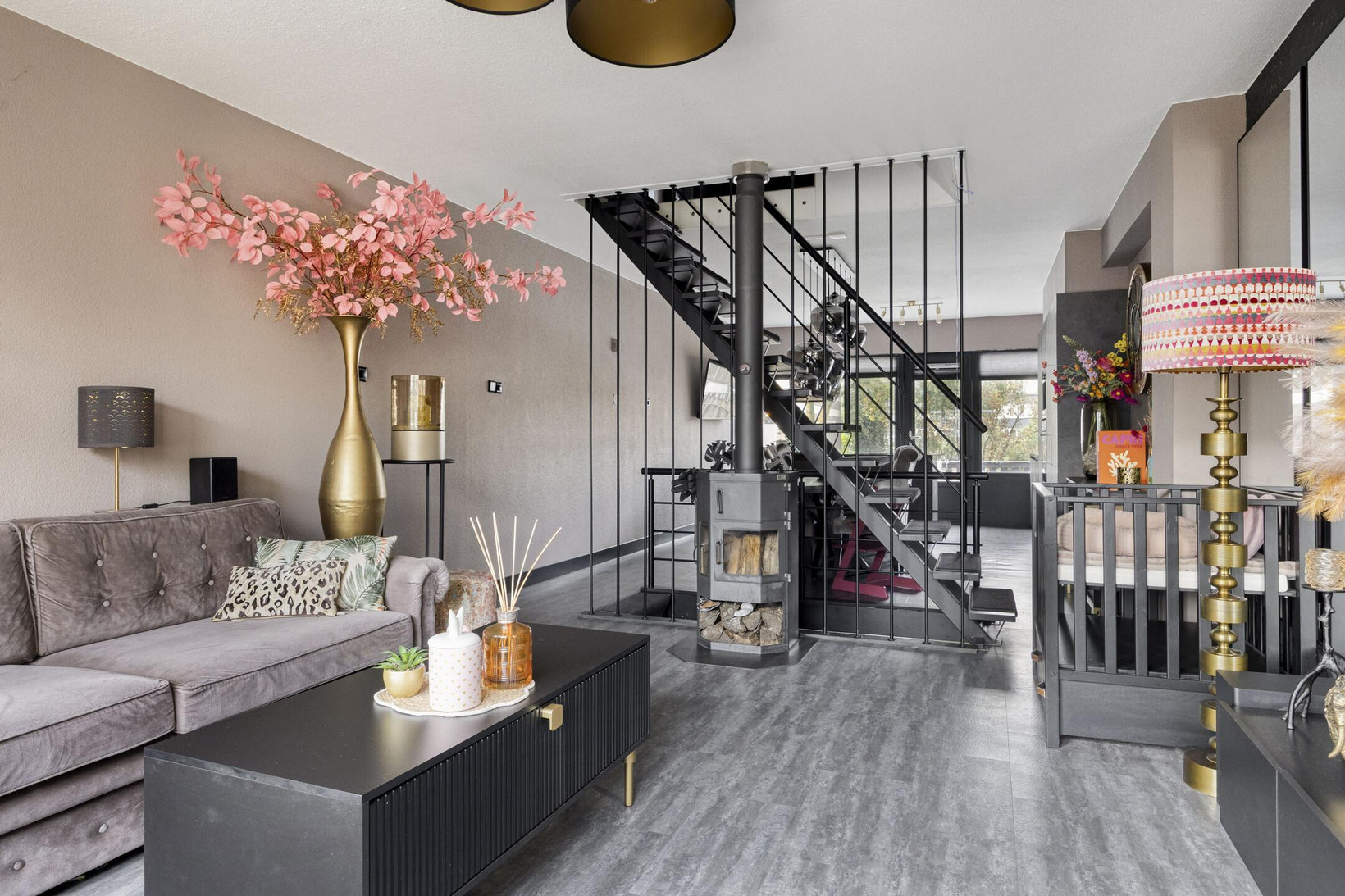 Tussenwoning te koop: Laurierstraat 7, Apeldoorn