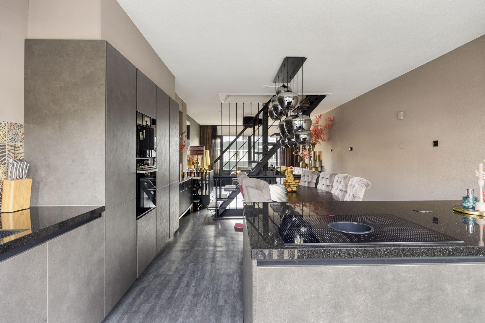 Tussenwoning te koop: Laurierstraat 7, Apeldoorn