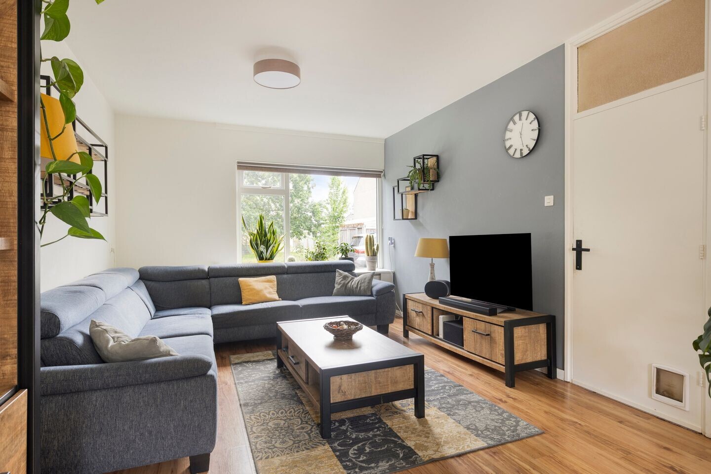 Tussenwoning te koop: Rousseaustraat 4, Apeldoorn