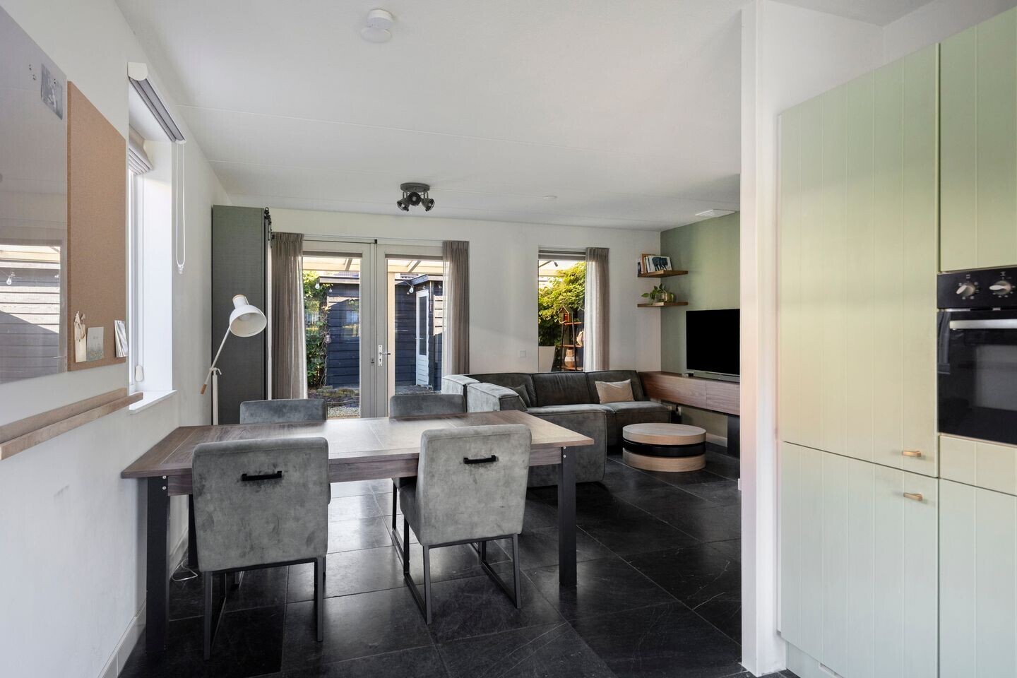 Hoekwoning te koop: Mambohof 34, Apeldoorn