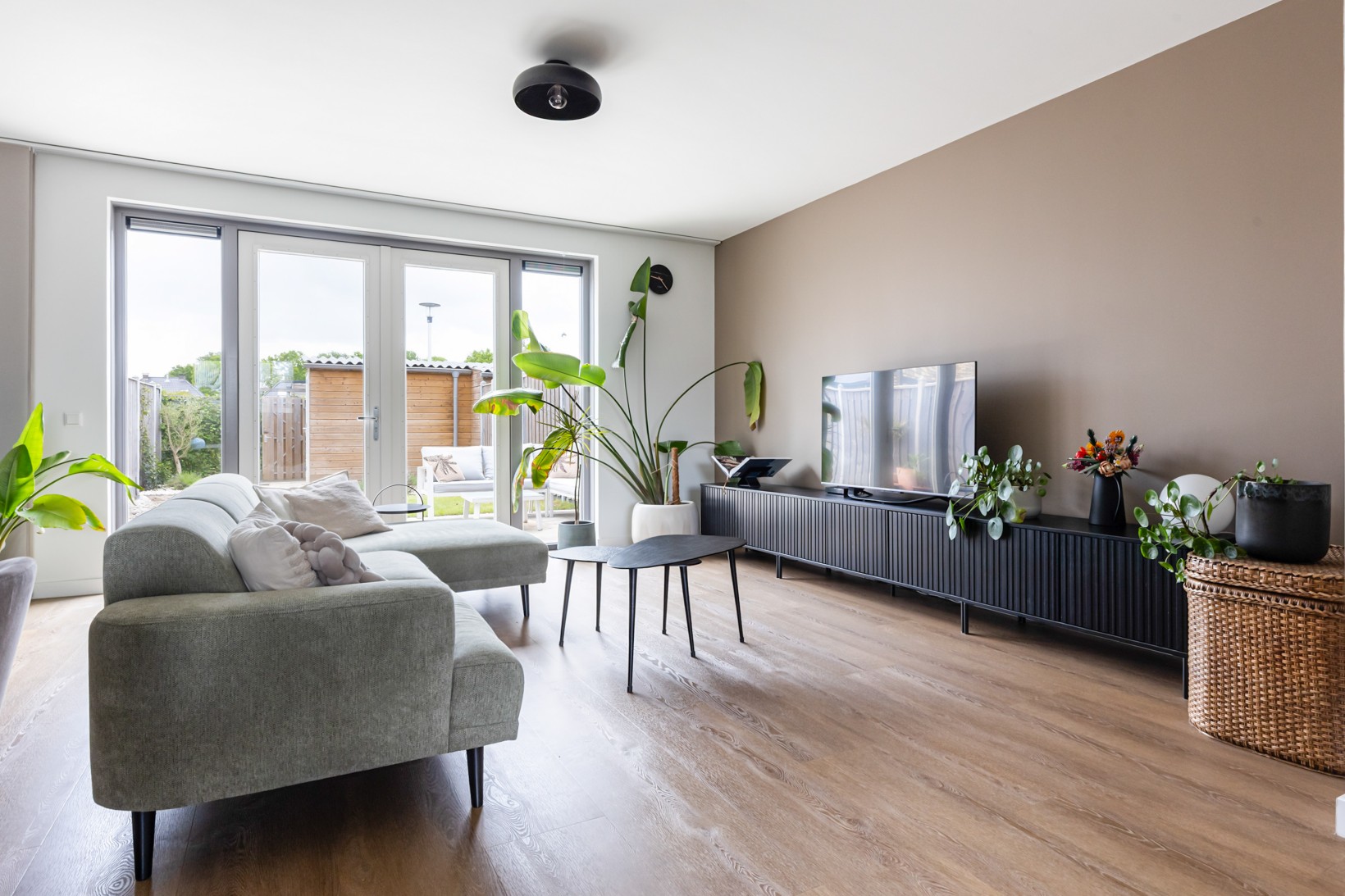 Tussenwoning te koop: Van Baerstraat 60, Apeldoorn
