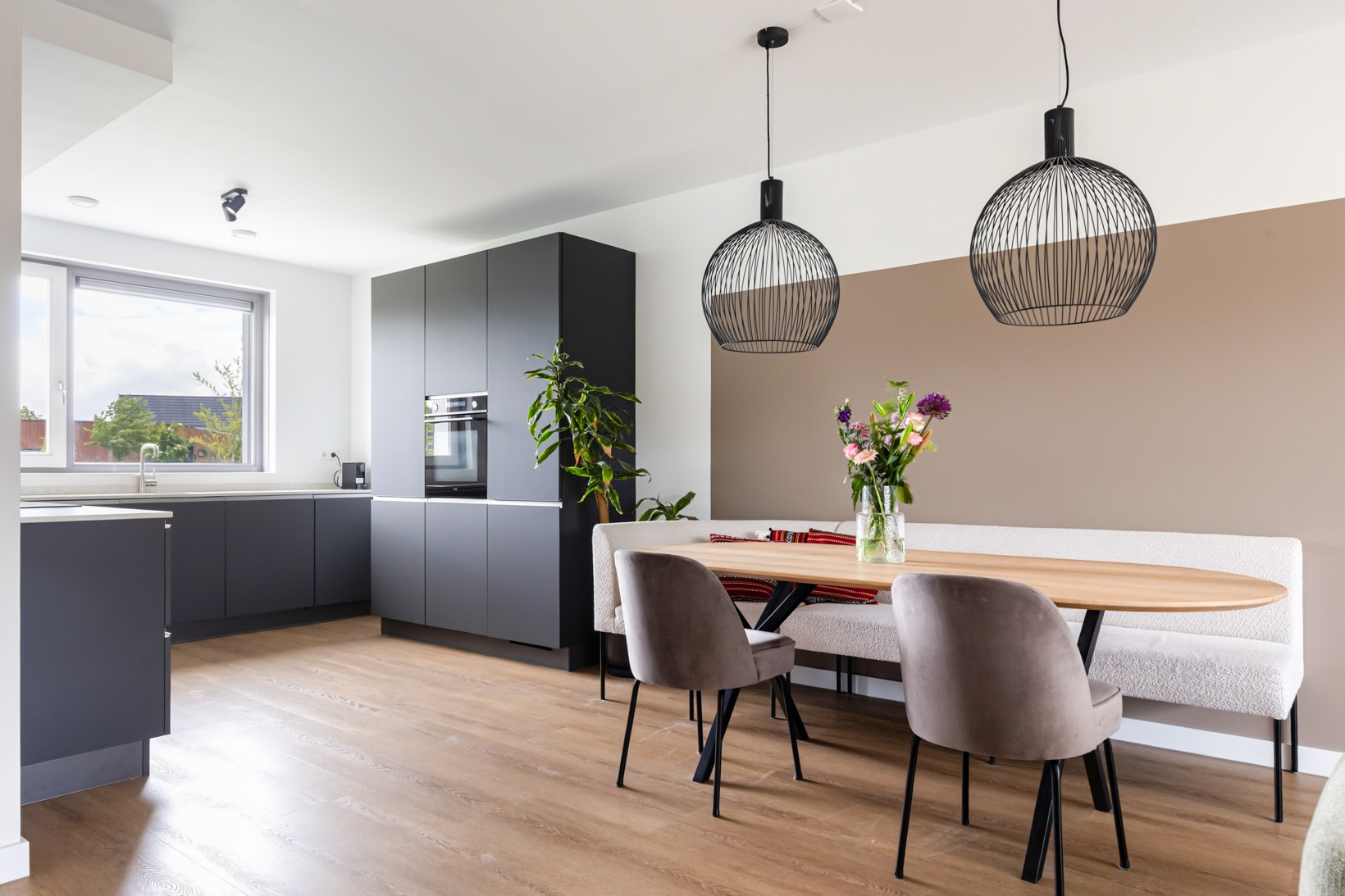 Tussenwoning te koop: Van Baerstraat 60, Apeldoorn