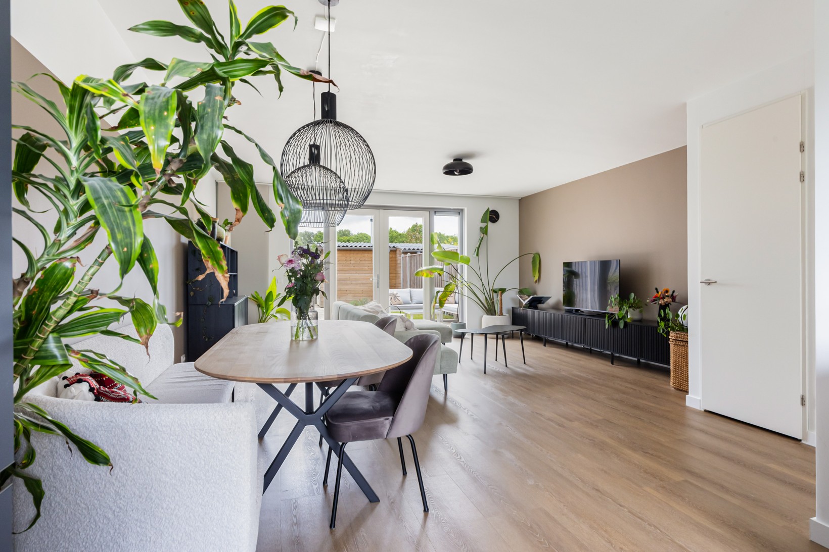 Tussenwoning te koop: Van Baerstraat 60, Apeldoorn