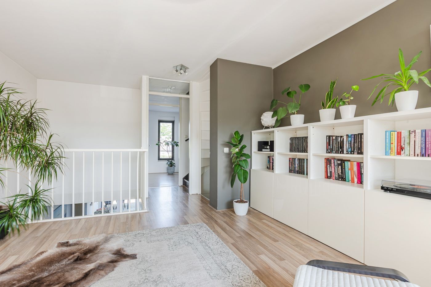 Tussenwoning te koop: Zonnewende 49, Apeldoorn