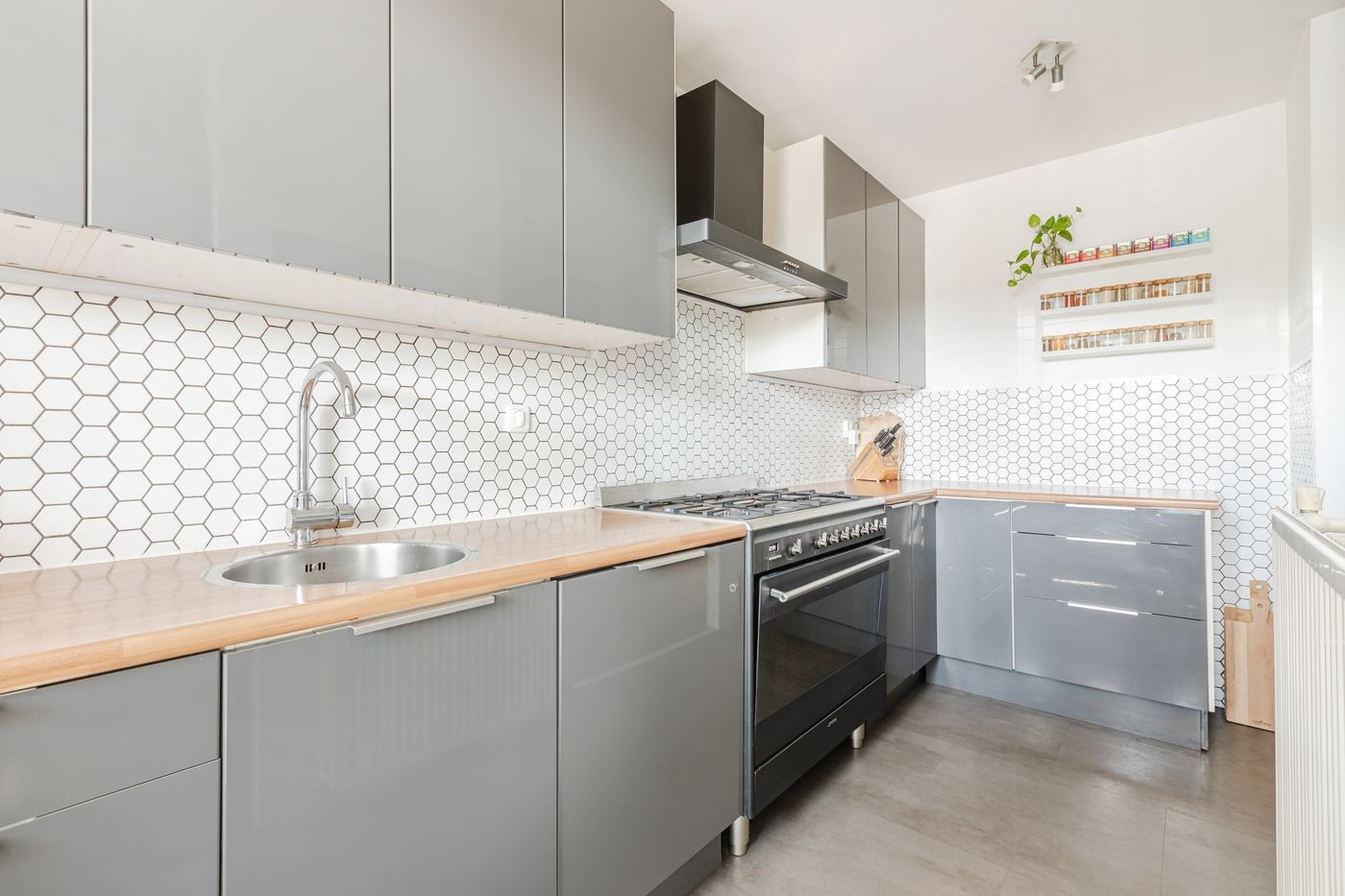 Tussenwoning te koop: Zonnewende 49, Apeldoorn